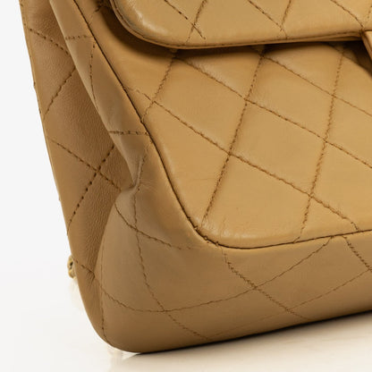 Chanel Kleine Classic Vintage Double Flap Tasche aus gestepptem Lammleder in Beige mit 24K vergoldeten Beschlägen