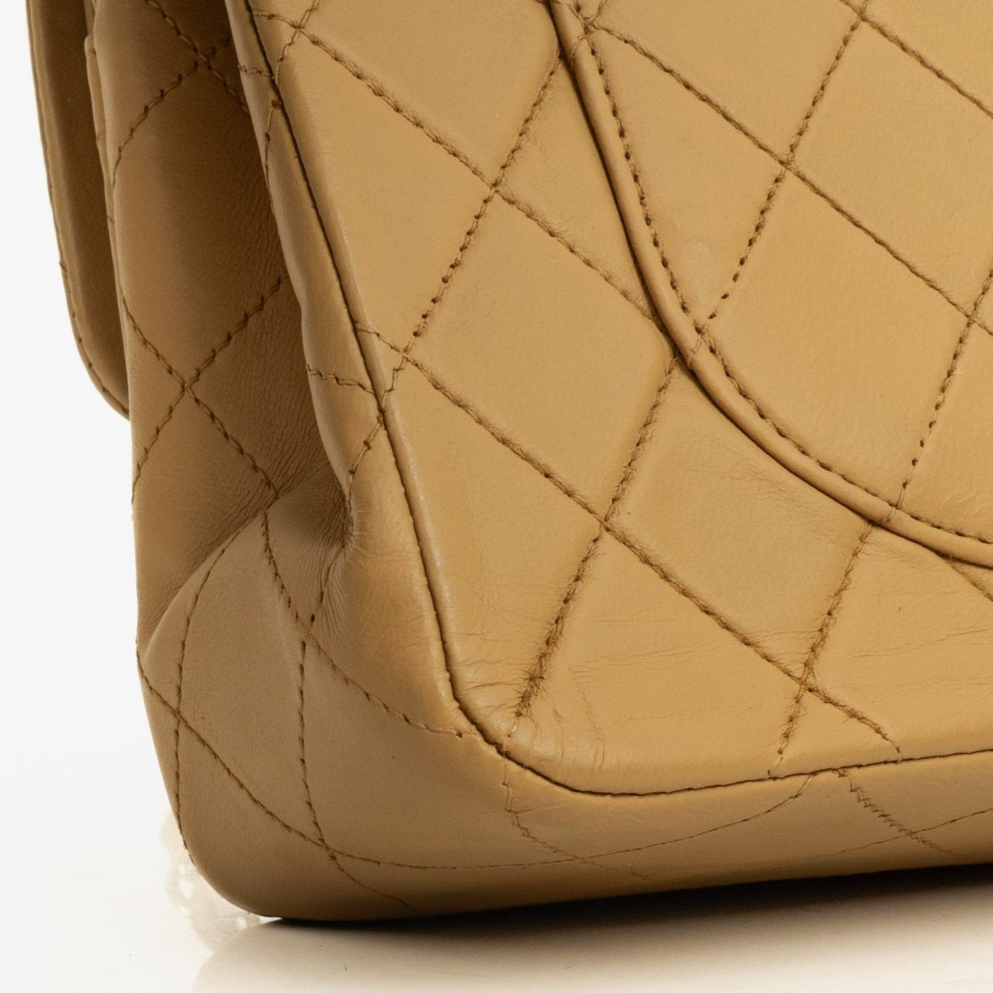Chanel Kleine Classic Vintage Double Flap Tasche aus gestepptem Lammleder in Beige mit 24K vergoldeten Beschlägen