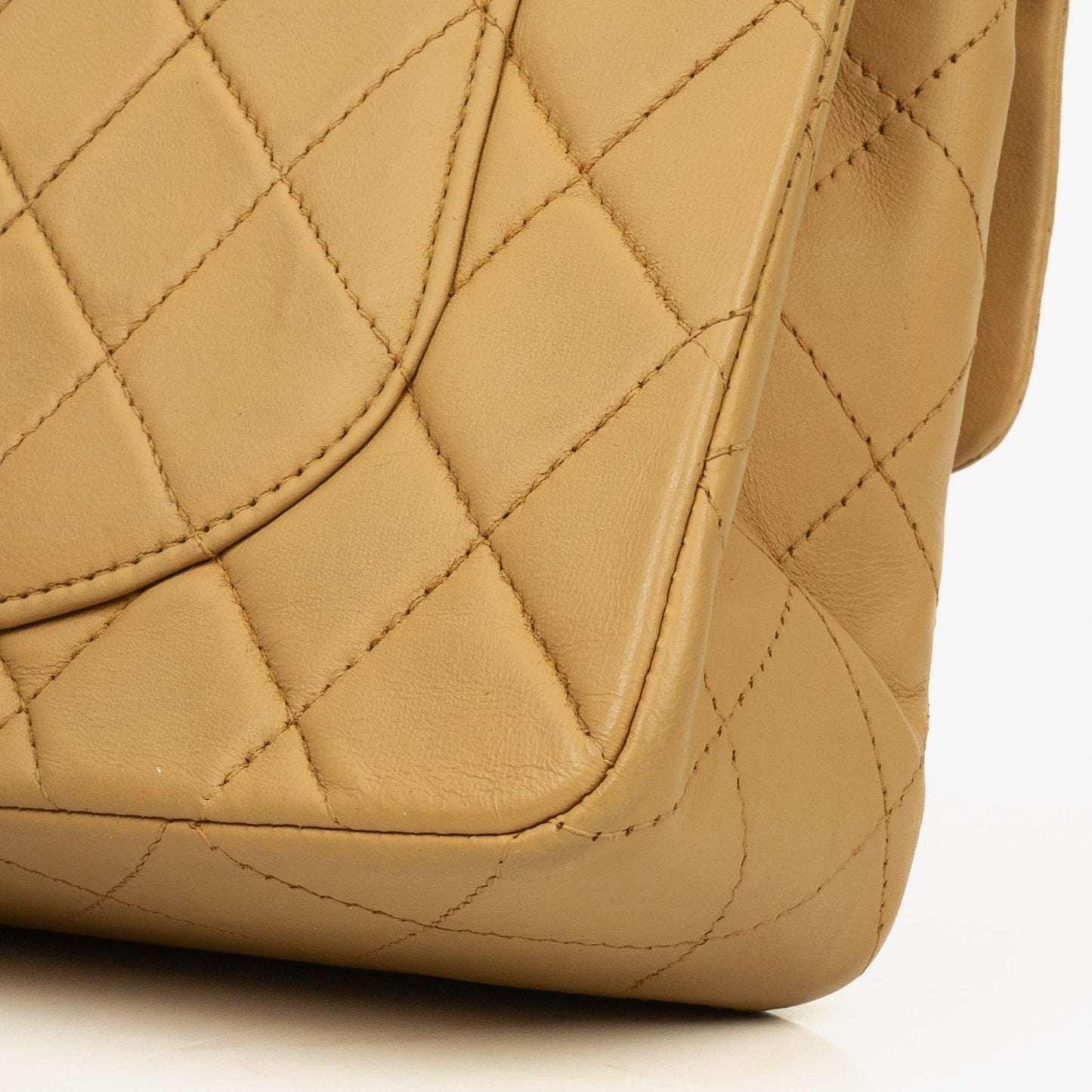 Chanel Kleine Classic Vintage Double Flap Tasche aus gestepptem Lammleder in Beige mit 24K vergoldeten Beschlägen