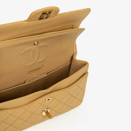 Chanel Kleine Classic Vintage Double Flap Tasche aus gestepptem Lammleder in Beige mit 24K vergoldeten Beschlägen
