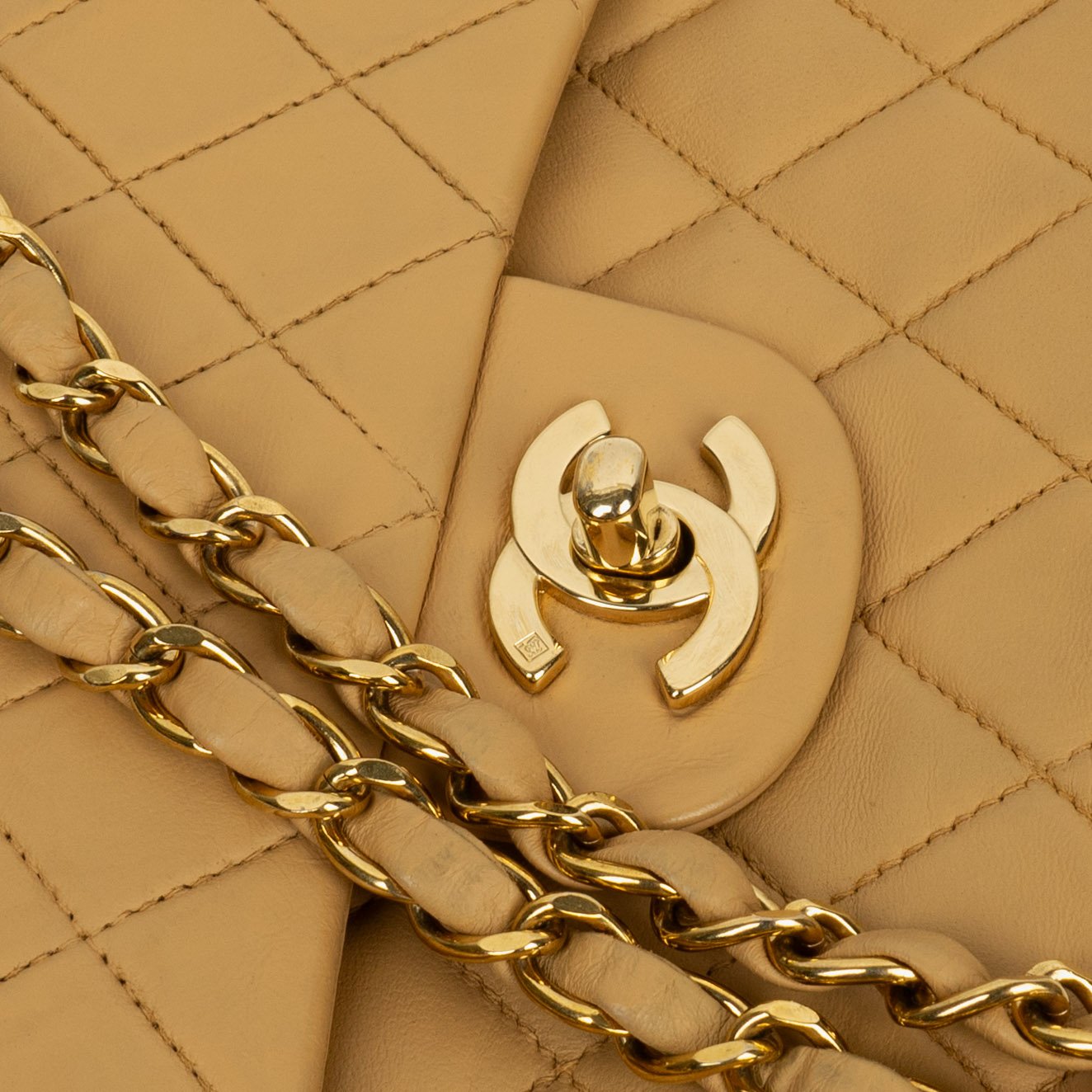 Chanel Kleine Classic Vintage Double Flap Tasche aus gestepptem Lammleder in Beige mit 24K vergoldeten Beschlägen