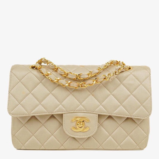 Chanel Kleine Classic Vintage Double Flap Tasche aus beigem Satin mit 24K vergoldeten Beschlägen