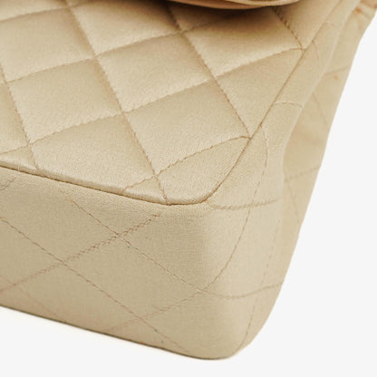 Chanel Kleine Classic Vintage Double Flap Tasche aus beigem Satin mit 24K vergoldeten Beschlägen