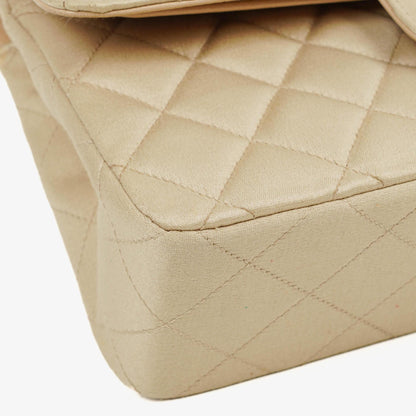 Chanel Kleine Classic Vintage Double Flap Tasche aus beigem Satin mit 24K vergoldeten Beschlägen