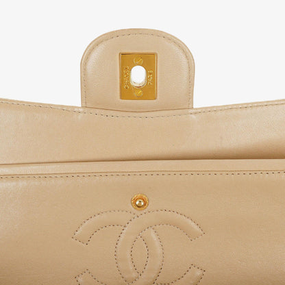 Chanel Kleine Classic Vintage Double Flap Tasche aus beigem Satin mit 24K vergoldeten Beschlägen