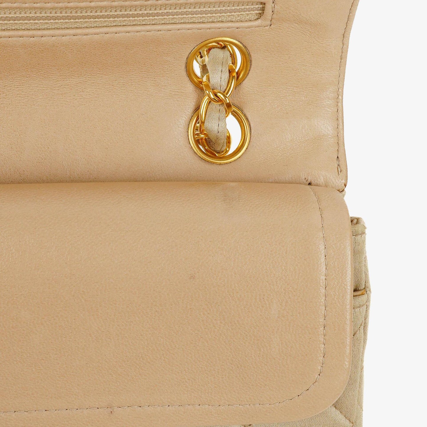 Chanel Kleine Classic Vintage Double Flap Tasche aus beigem Satin mit 24K vergoldeten Beschlägen