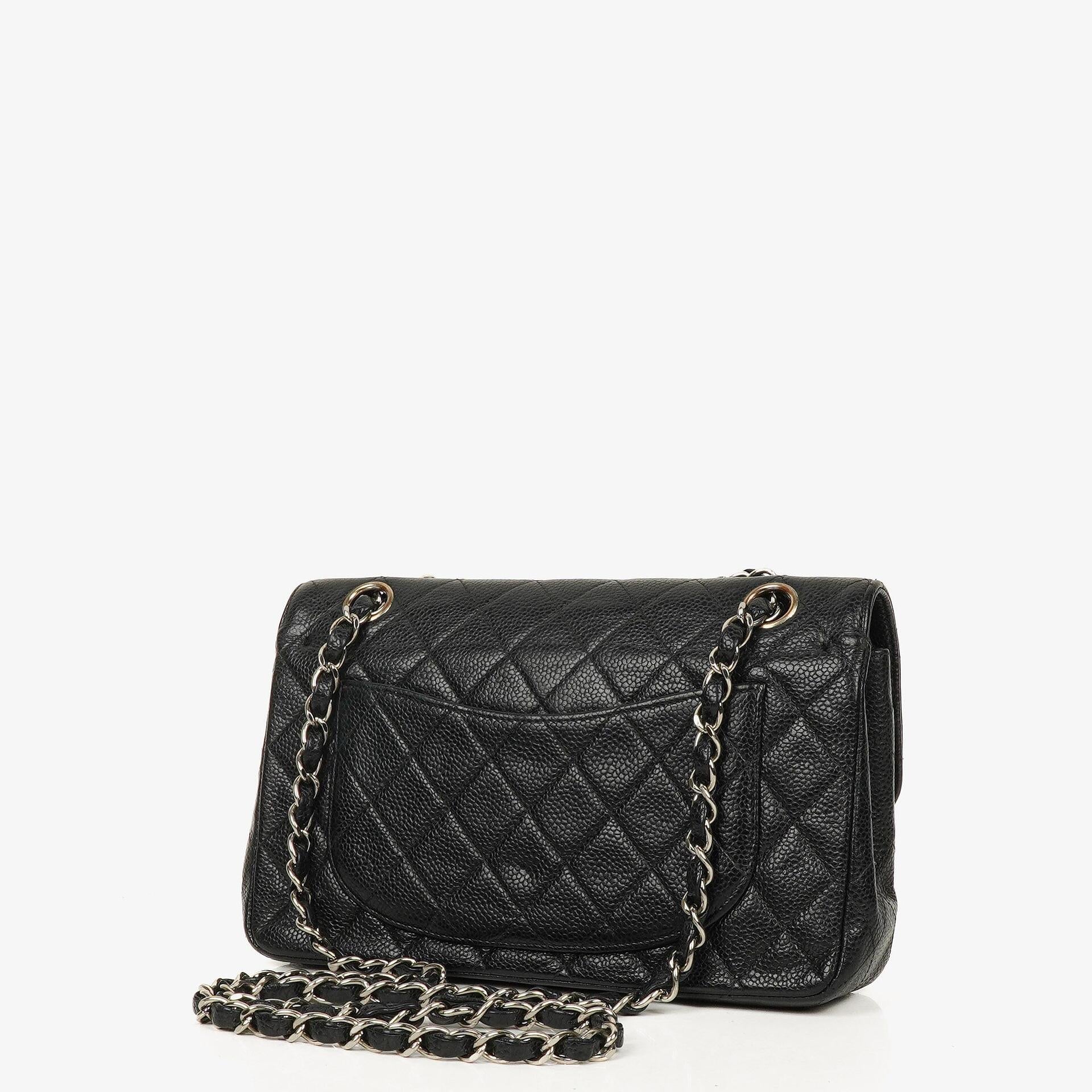 Chanel Small Classic Vintage Double Flap Bag aus schwarzem gestepptem Kaviarleder mit silberfarbener Hardware