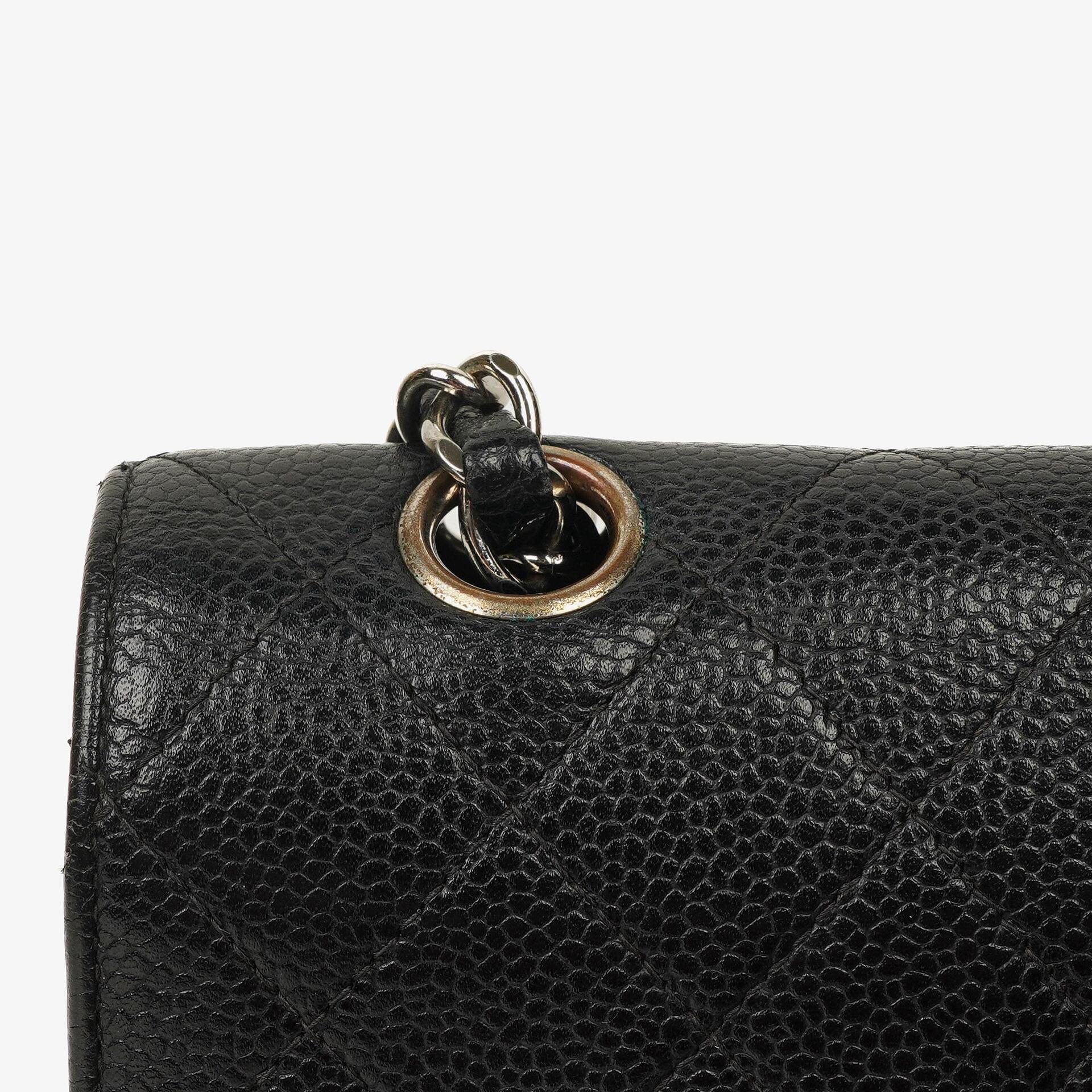 Chanel Small Classic Vintage Double Flap Bag aus schwarzem gestepptem Kaviarleder mit silberfarbener Hardware