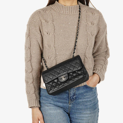 Chanel Small Classic Vintage Double Flap Bag aus schwarzem gestepptem Kaviarleder mit silberfarbener Hardware