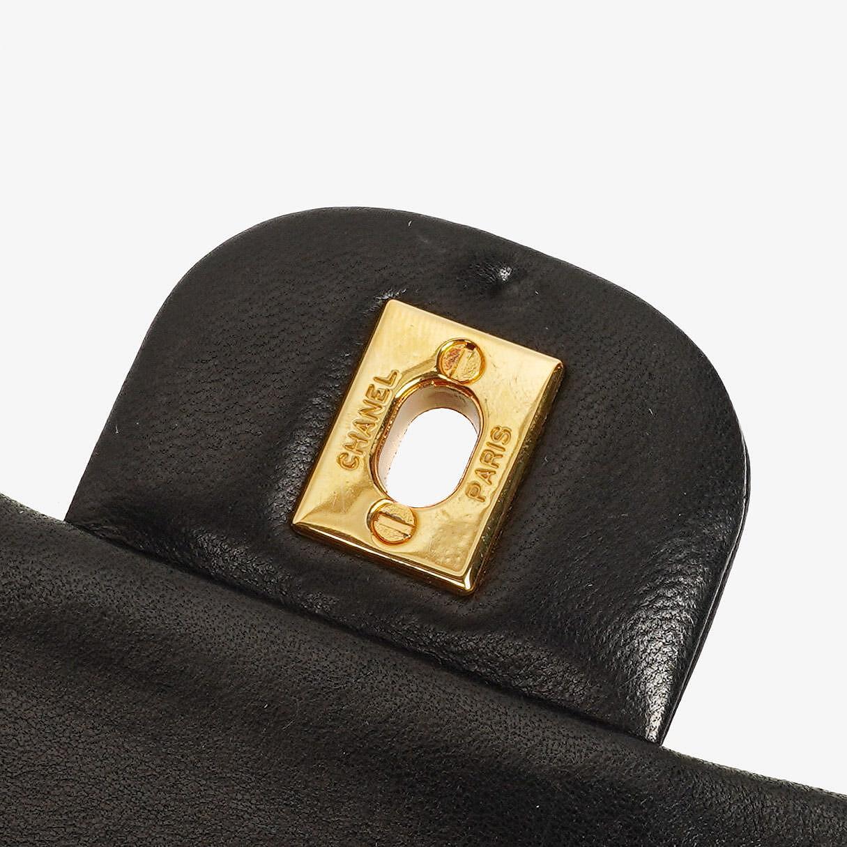 Chanel Vintage Classic kleine Double Flap Tasche aus schwarzem gestepptem Lammleder mit 24K vergoldeter Hardware, 1989-1991
