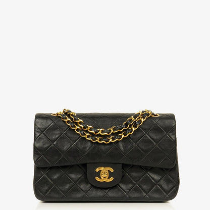 Chanel Small Classic Vintage Double Flap Bag aus schwarzem gestepptem Lammleder mit 24K vergoldeten Beschlägen