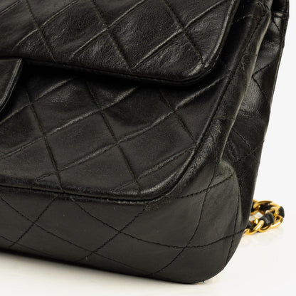 Chanel Small Classic Vintage Double Flap Bag aus schwarzem gestepptem Lammleder mit 24K vergoldeten Beschlägen