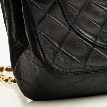Chanel Small Classic Vintage Double Flap Bag aus schwarzem gestepptem Lammleder mit 24K vergoldeten Beschlägen