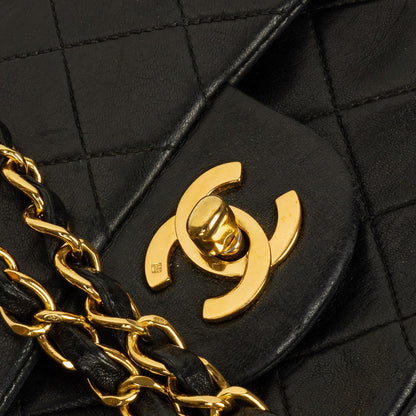 Chanel Small Classic Vintage Double Flap Bag aus schwarzem gestepptem Lammleder mit 24K vergoldeten Beschlägen