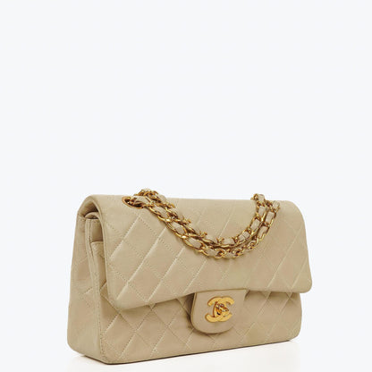 Chanel Kleine Klassische Vintage Double Flap Tasche Neutrales Gestepptes Lammleder 24K Vergoldete Beschläge