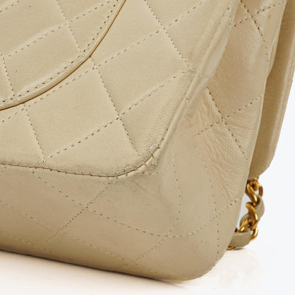 Chanel Kleine Klassische Vintage Double Flap Tasche Neutrales Gestepptes Lammleder 24K Vergoldete Beschläge