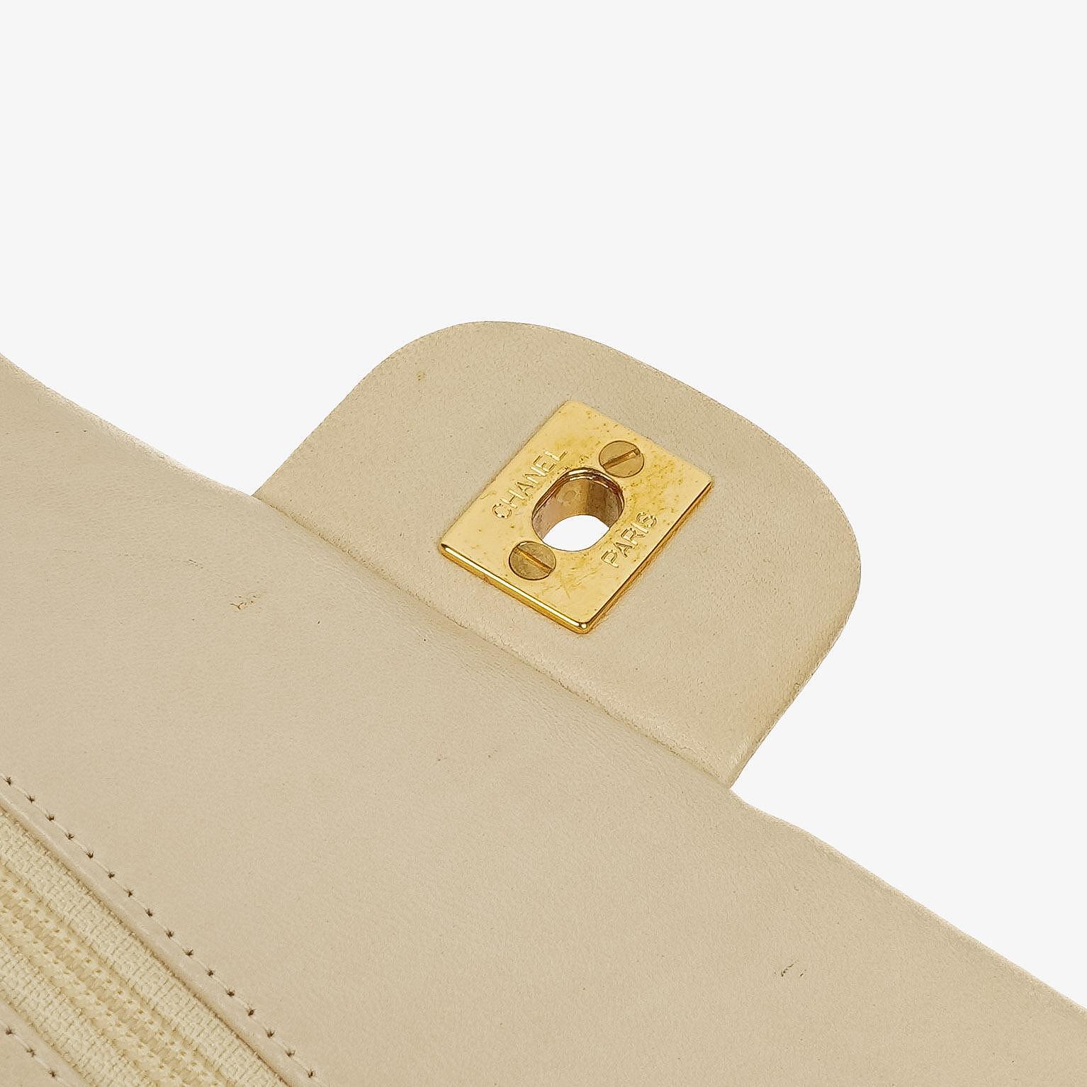 Chanel Kleine Klassische Vintage Double Flap Tasche Neutrales Gestepptes Lammleder 24K Vergoldete Beschläge