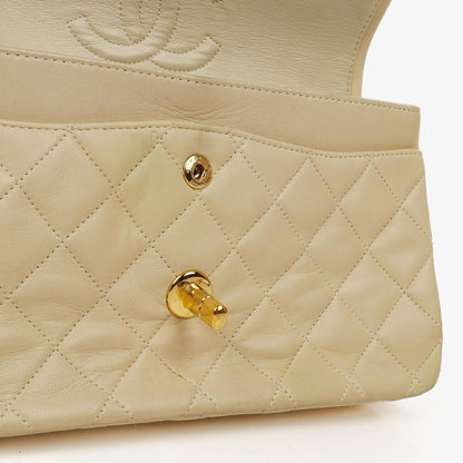 Chanel Kleine Klassische Vintage Double Flap Tasche Neutrales Gestepptes Lammleder 24K Vergoldete Beschläge