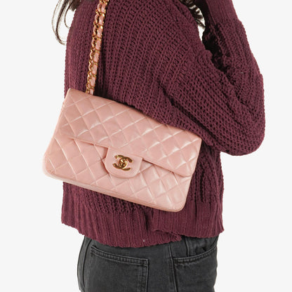 Chanel Kleine Classic Vintage Double Flap Tasche aus rosa gestepptem Lammleder mit 24K vergoldeter Hardware