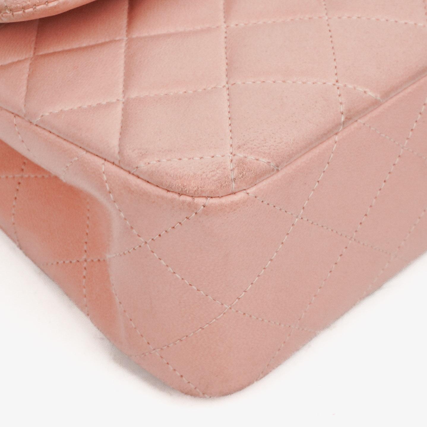 Chanel Kleine Classic Vintage Double Flap Tasche aus rosa gestepptem Lammleder mit 24K vergoldeter Hardware