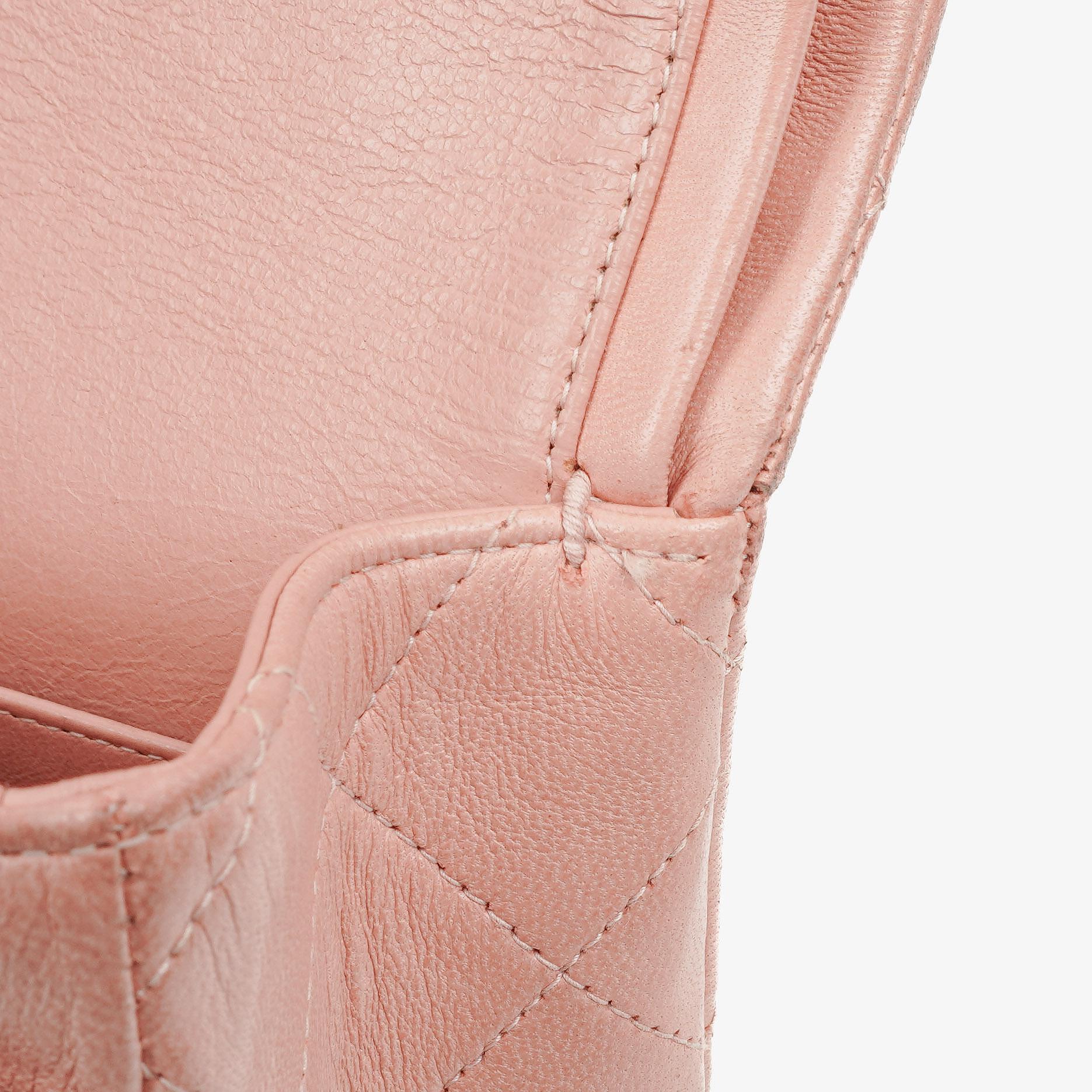 Chanel Kleine Classic Vintage Double Flap Tasche aus rosa gestepptem Lammleder mit 24K vergoldeter Hardware