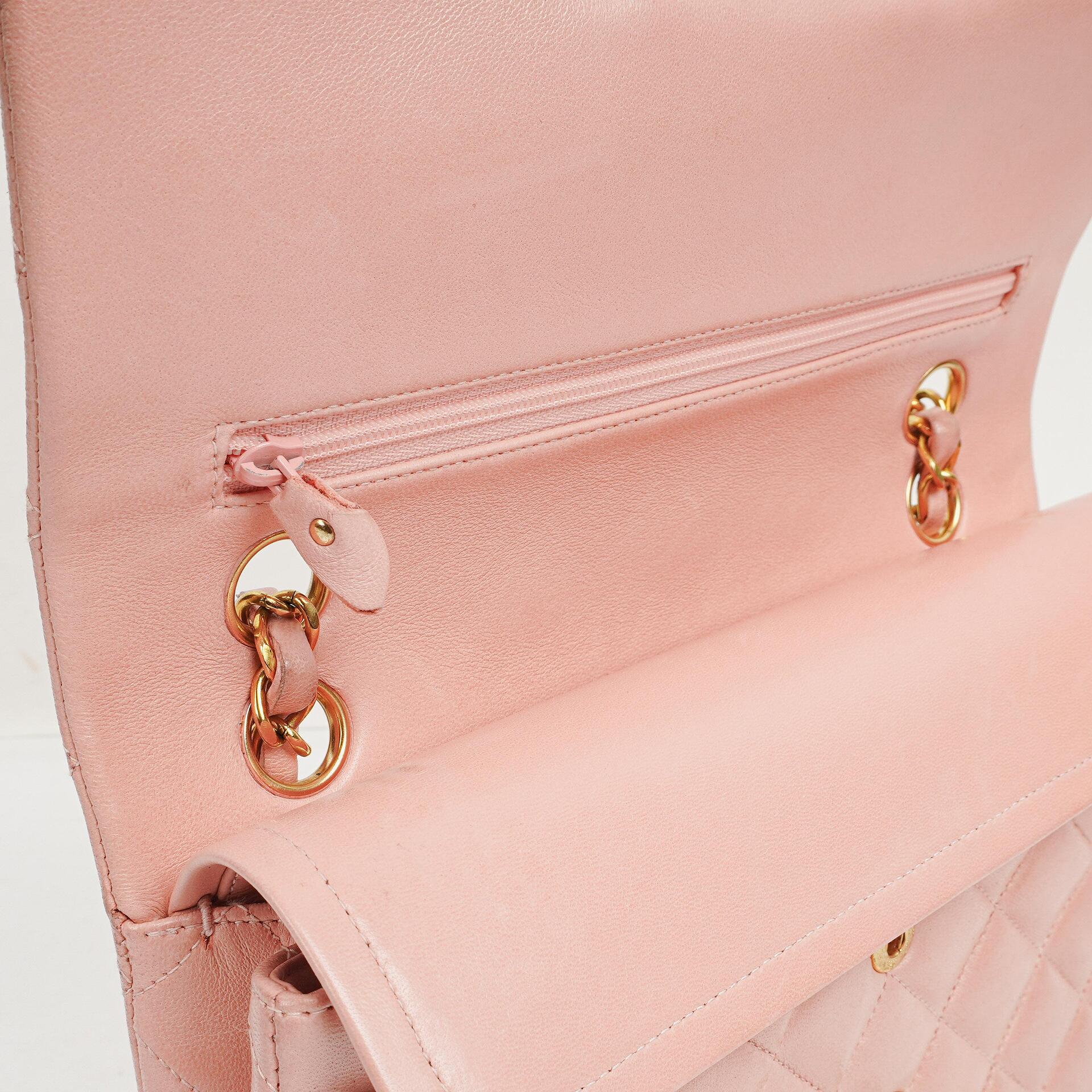Chanel Kleine Classic Vintage Double Flap Tasche aus rosa gestepptem Lammleder mit 24K vergoldeter Hardware
