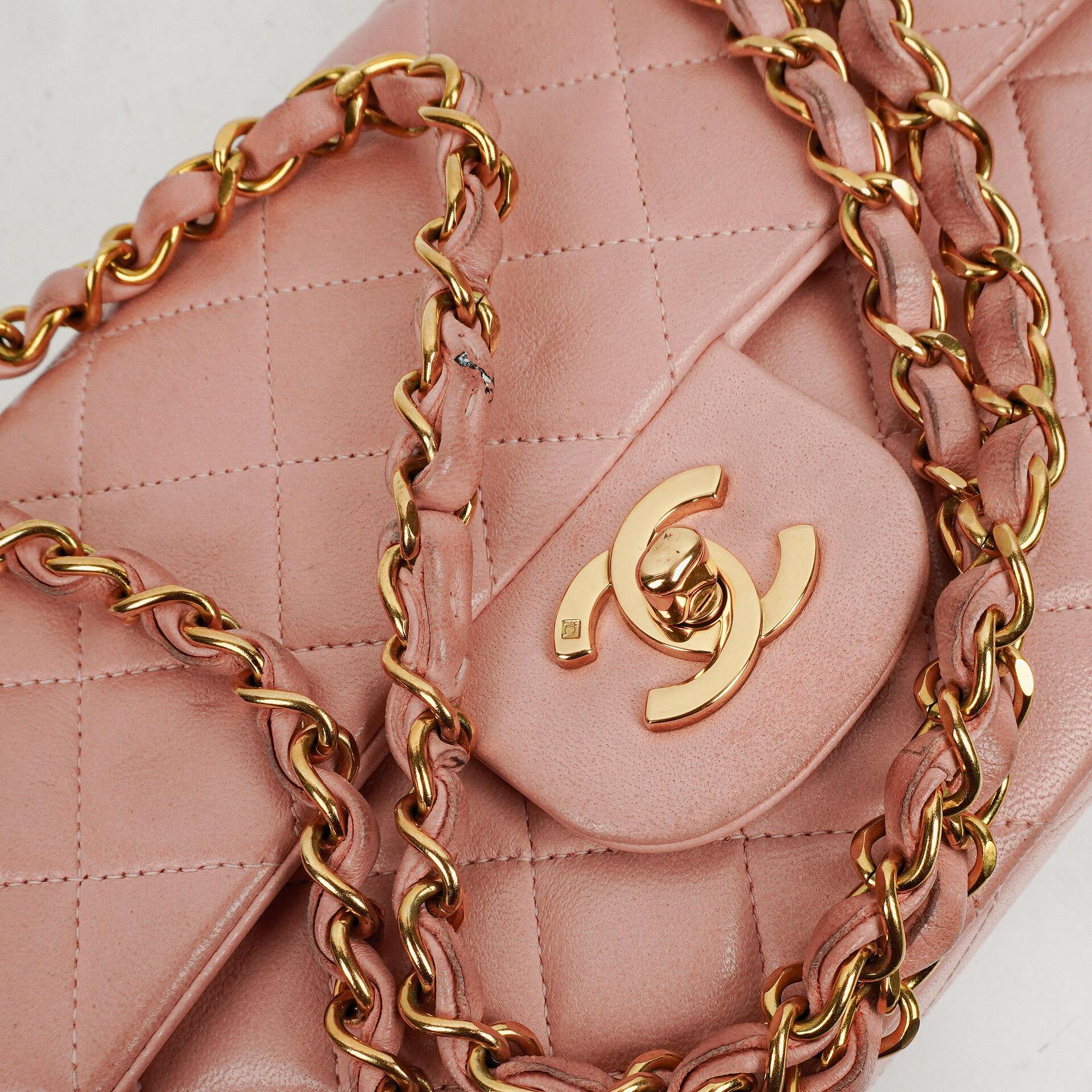 Chanel Kleine Classic Vintage Double Flap Tasche aus rosa gestepptem Lammleder mit 24K vergoldeter Hardware