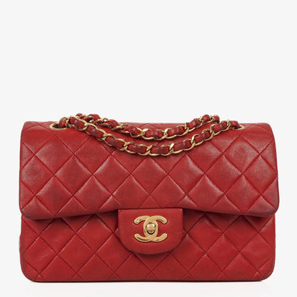 CHANEL Kleine Classic Vintage Double Flap Tasche aus rotem gestepptem Lammleder mit 24K vergoldeten Beschlägen