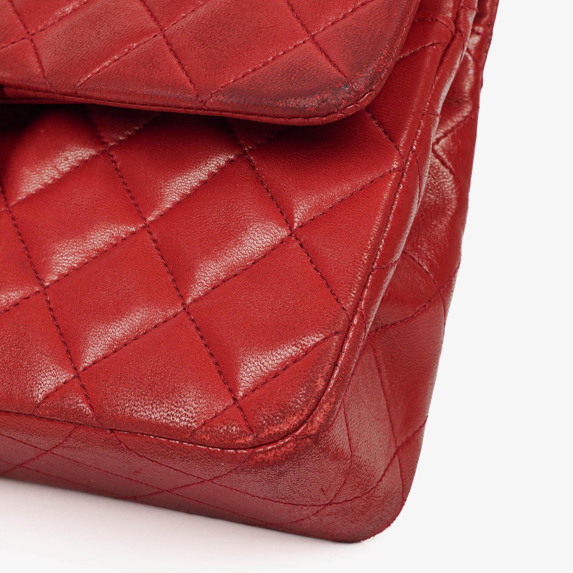 CHANEL Kleine Classic Vintage Double Flap Tasche aus rotem gestepptem Lammleder mit 24K vergoldeten Beschlägen