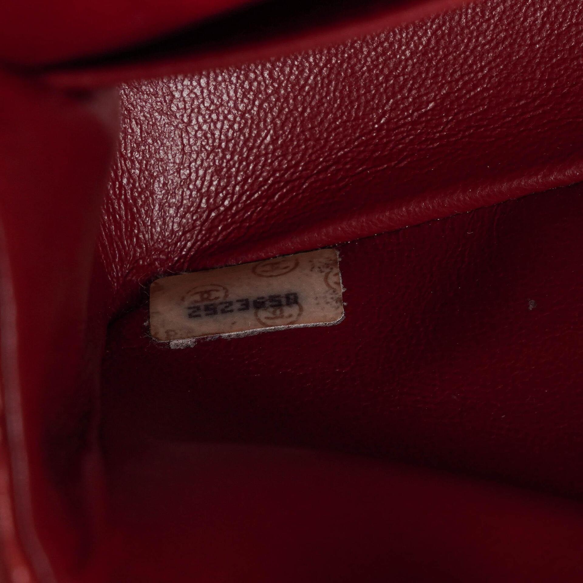 CHANEL Kleine Classic Vintage Double Flap Tasche aus rotem gestepptem Lammleder mit 24K vergoldeten Beschlägen