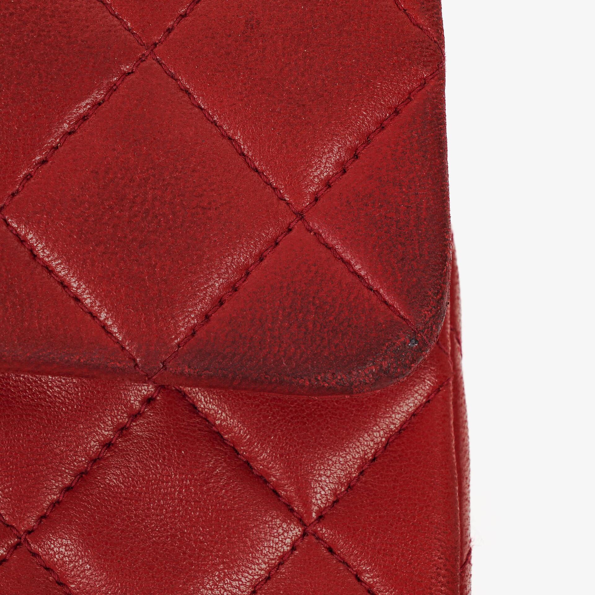CHANEL Kleine Classic Vintage Double Flap Tasche aus rotem gestepptem Lammleder mit 24K vergoldeten Beschlägen