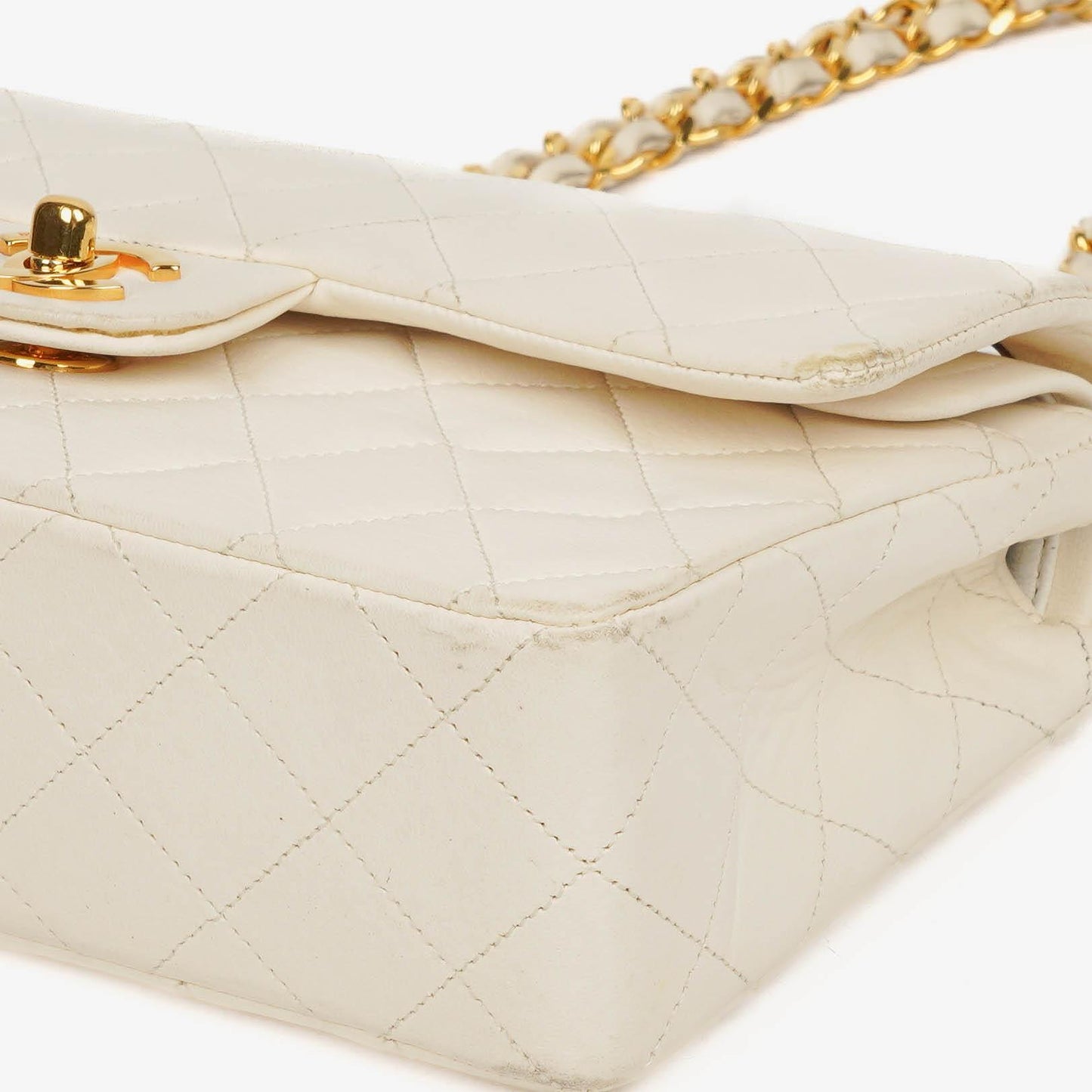 Chanel Kleine Klassische Vintage Doppelklappen Tasche Weiße Gequiltete Lammleder Mit 24K Goldbeschichtetem Zubehör