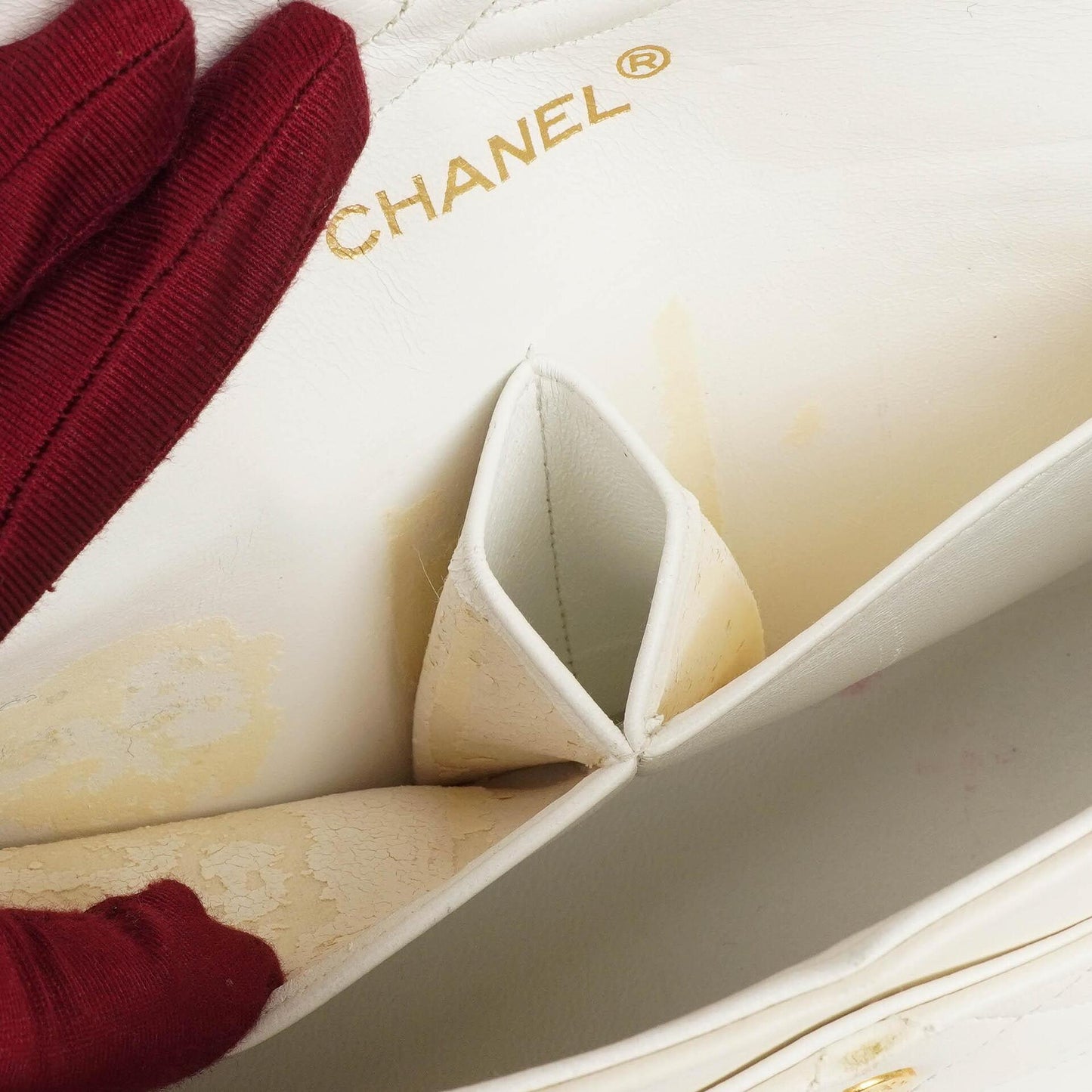 Chanel Kleine Klassische Vintage Doppelklappen Tasche Weiße Gequiltete Lammleder Mit 24K Goldbeschichtetem Zubehör