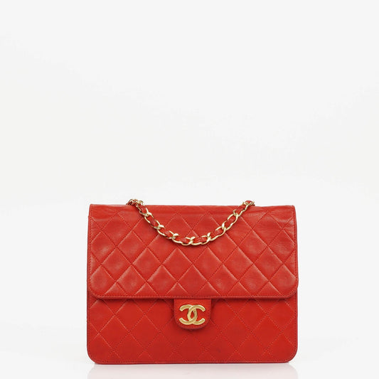 Chanel Kleine Klassische Vintage Rote Gequiltete Lammleder Einzelklappen Tasche Mit 24K Goldbeschichtetem Zubehör