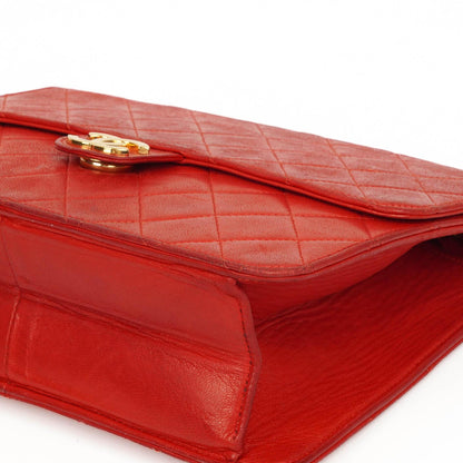 Chanel Kleine Klassische Vintage Rote Gequiltete Lammleder Einzelklappen Tasche Mit 24K Goldbeschichtetem Zubehör