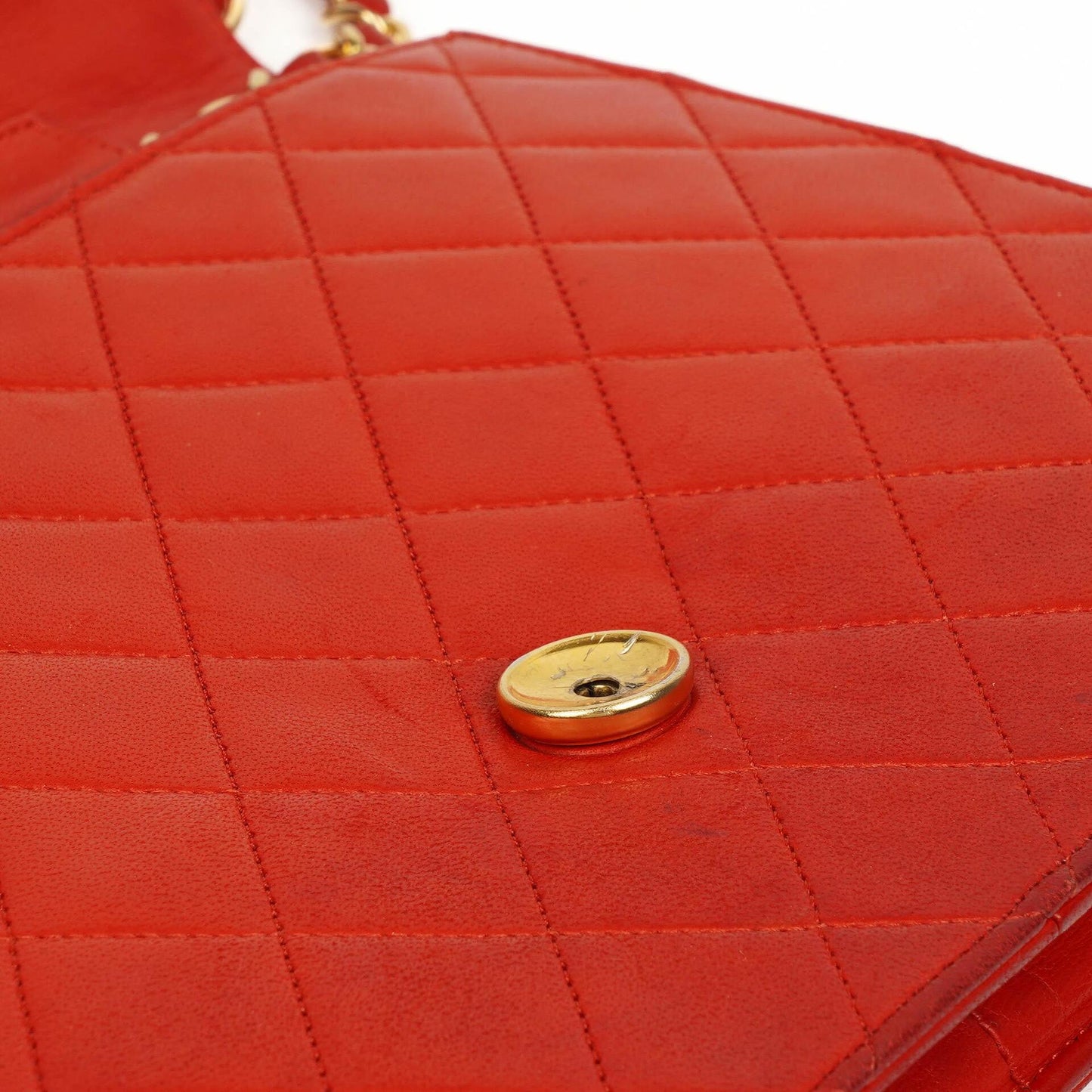 Chanel Kleine Klassische Vintage Rote Gequiltete Lammleder Einzelklappen Tasche Mit 24K Goldbeschichtetem Zubehör