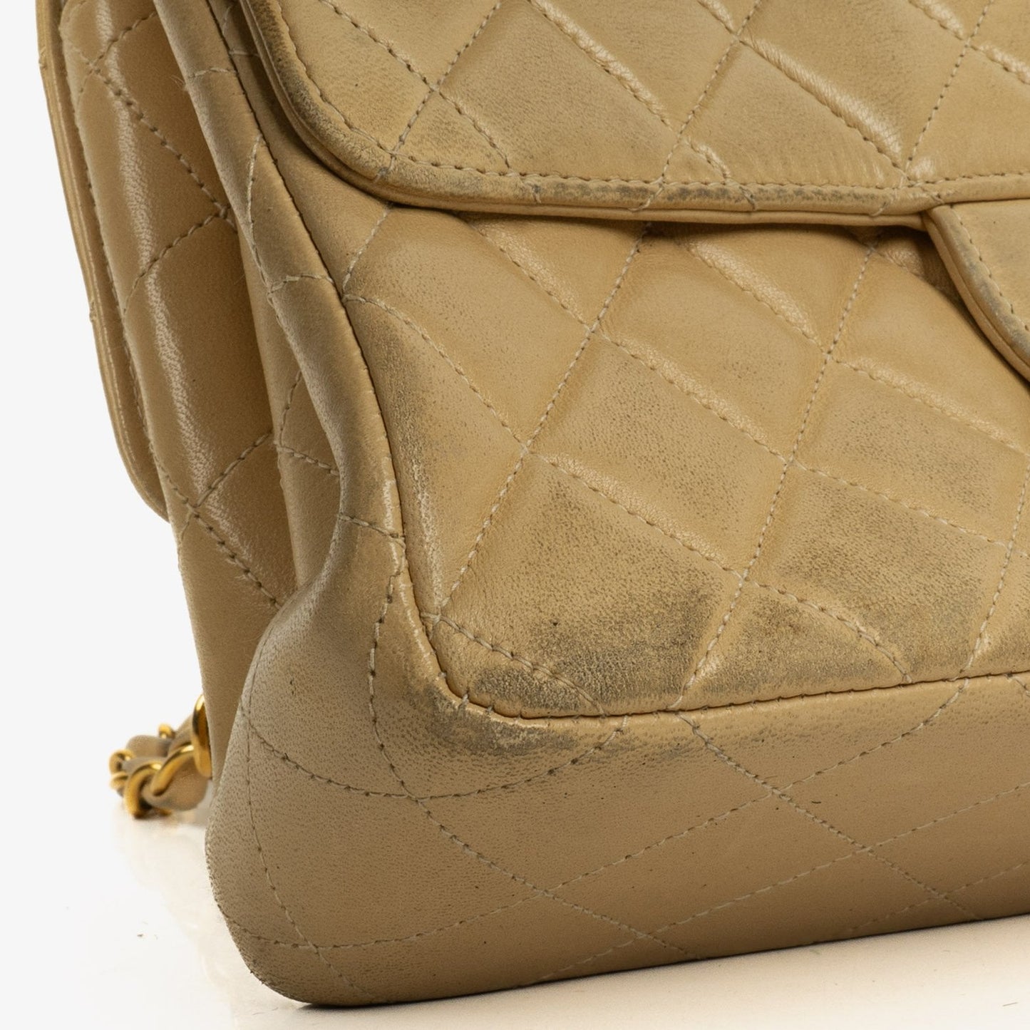 Chanel Small Double-Sided Flap Tasche aus beigem gestepptem Lammleder mit 24K vergoldeter Hardware