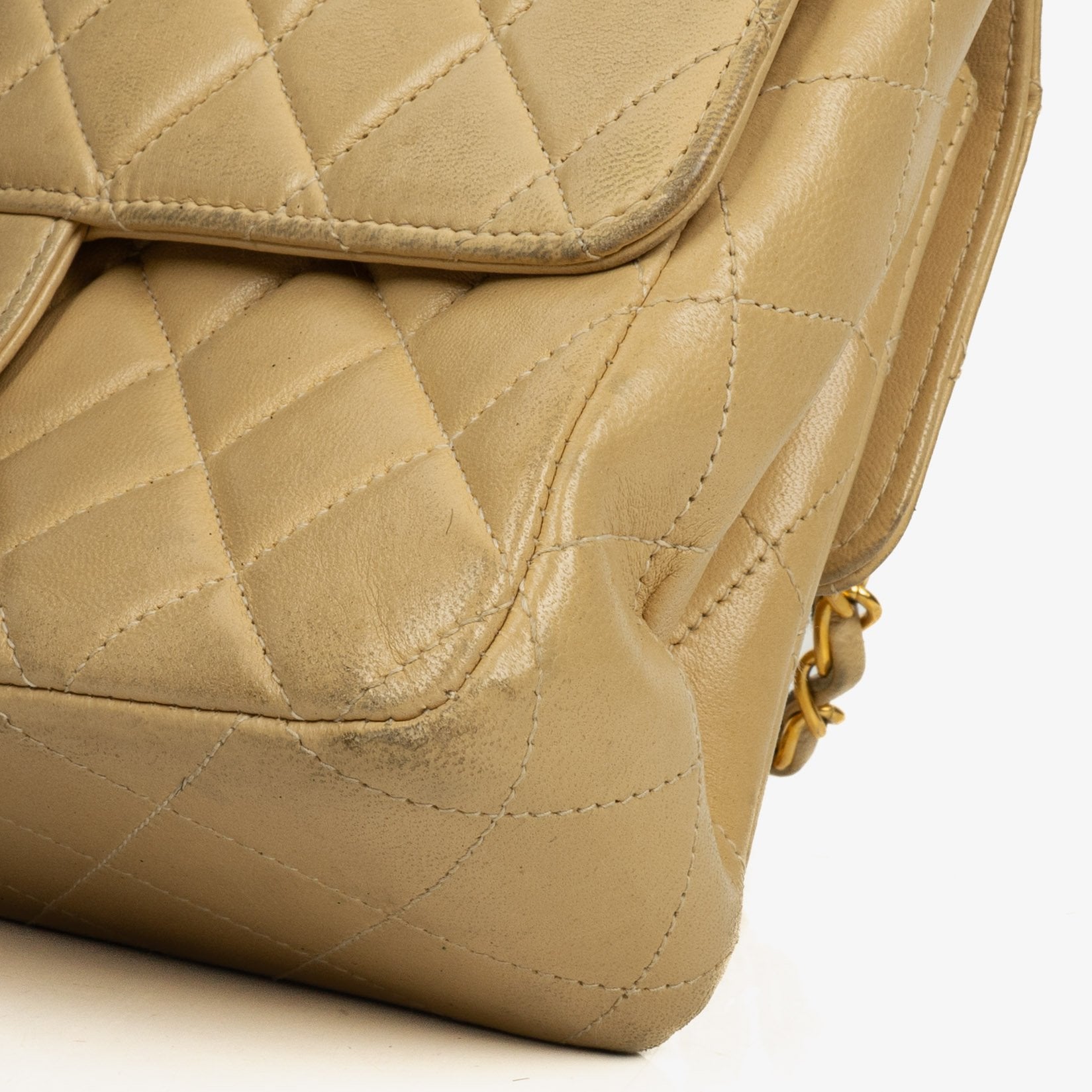 Chanel Small Double-Sided Flap Tasche aus beigem gestepptem Lammleder mit 24K vergoldeter Hardware