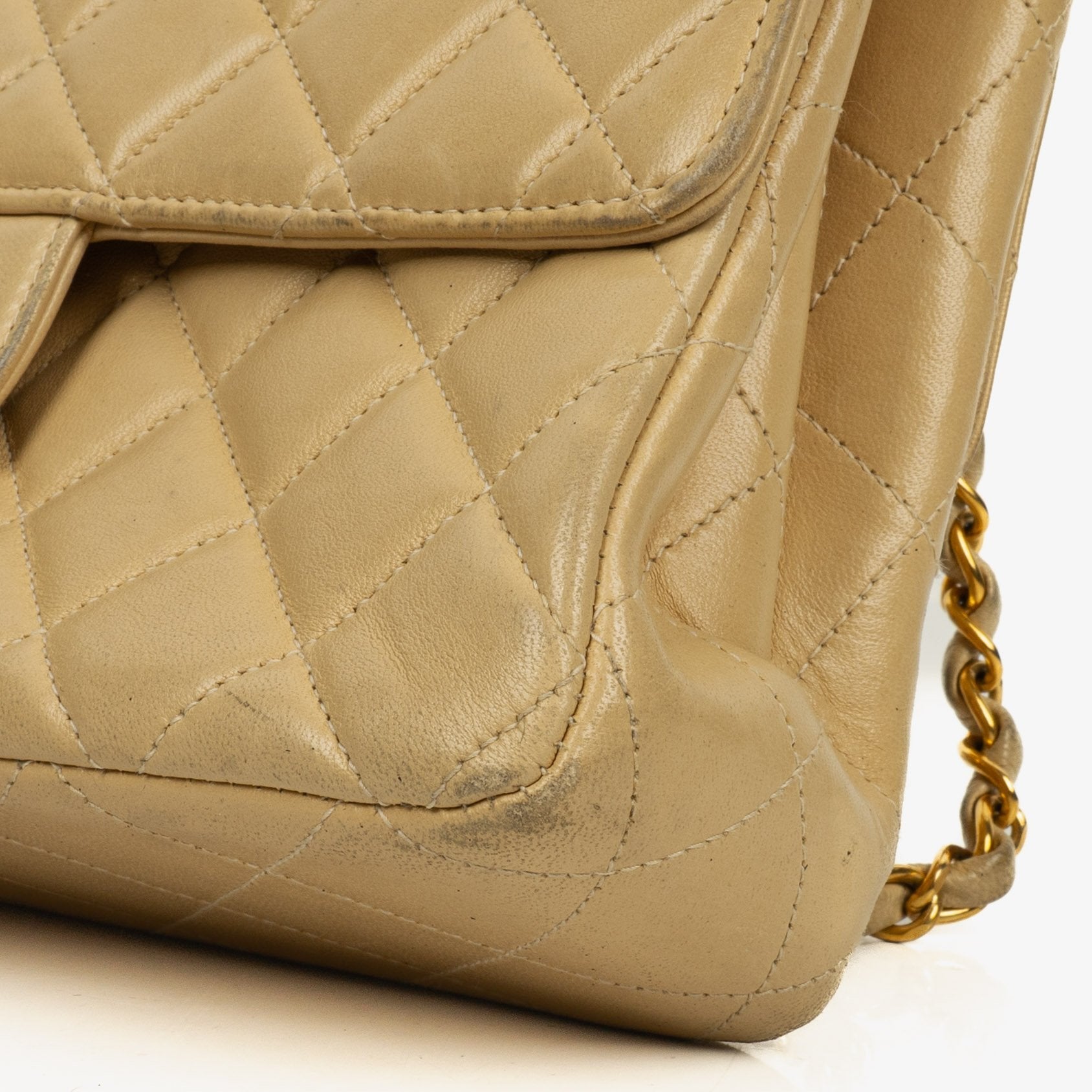 Chanel Small Double-Sided Flap Tasche aus beigem gestepptem Lammleder mit 24K vergoldeter Hardware