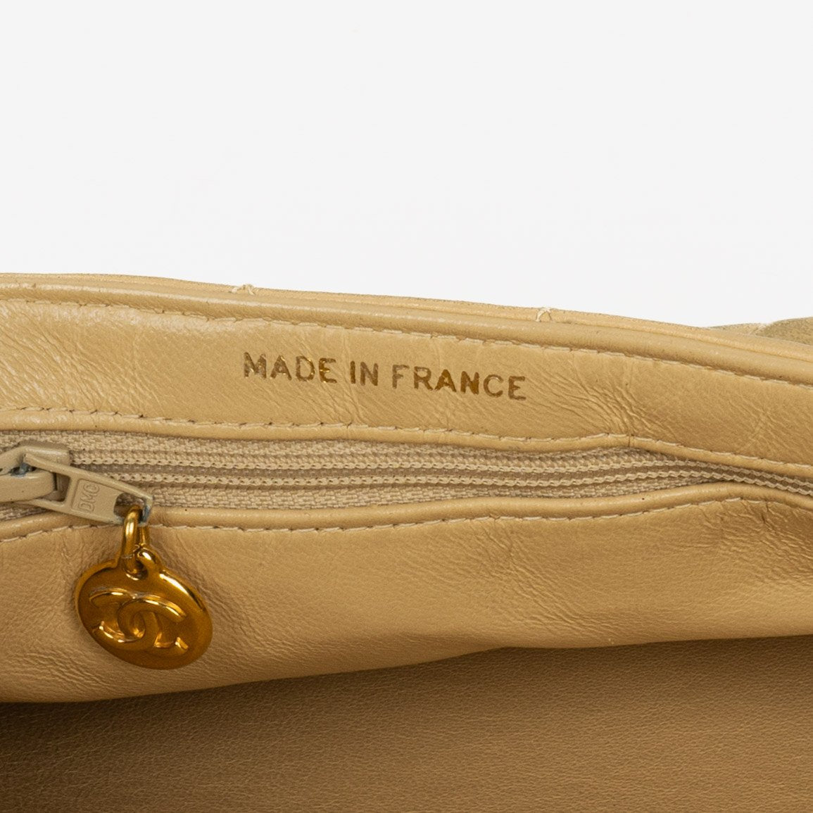 Chanel Small Double-Sided Flap Tasche aus beigem gestepptem Lammleder mit 24K vergoldeter Hardware