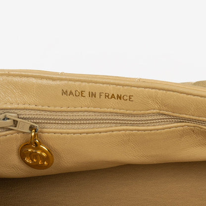 Chanel Small Double-Sided Flap Tasche aus beigem gestepptem Lammleder mit 24K vergoldeter Hardware