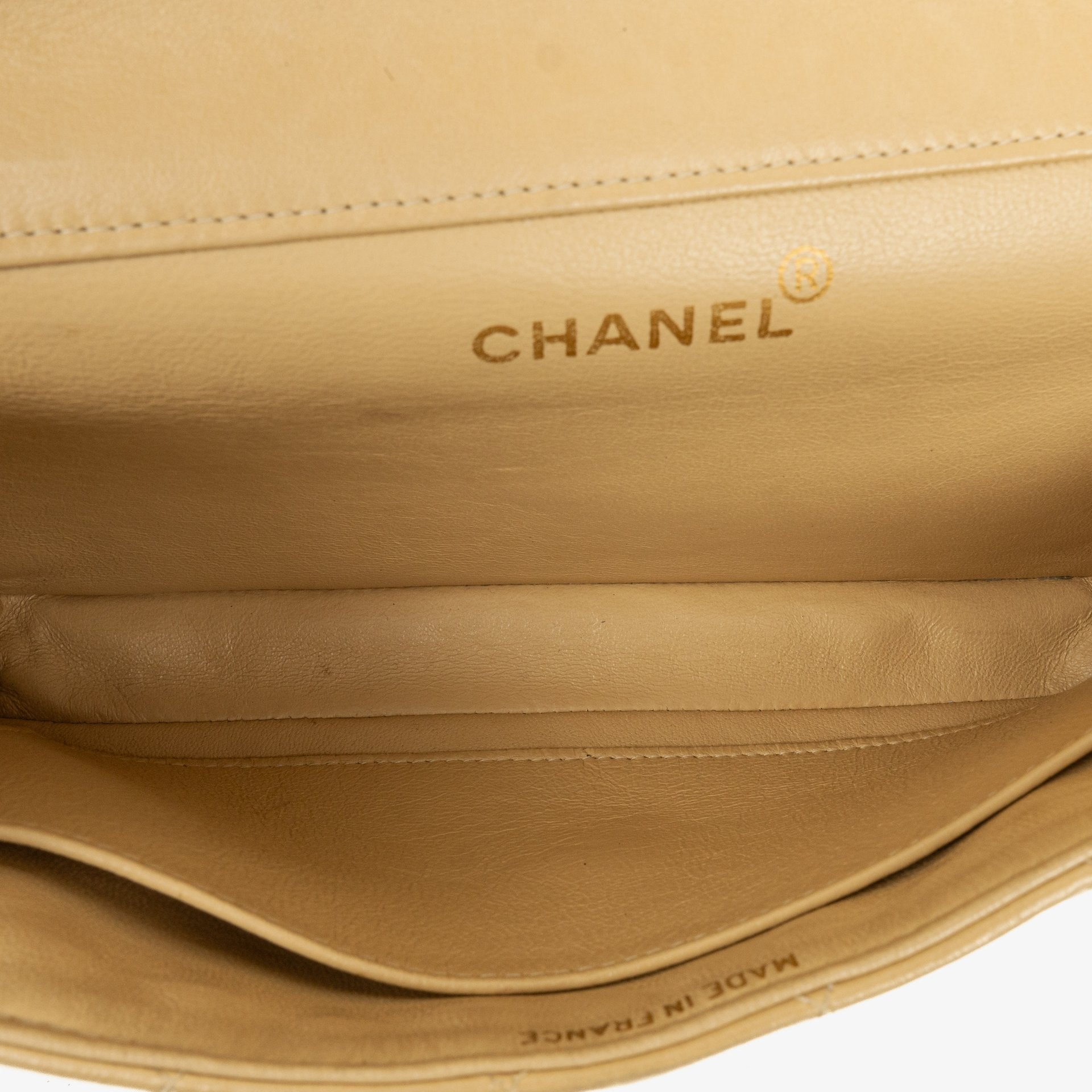 Chanel Small Double-Sided Flap Tasche aus beigem gestepptem Lammleder mit 24K vergoldeter Hardware