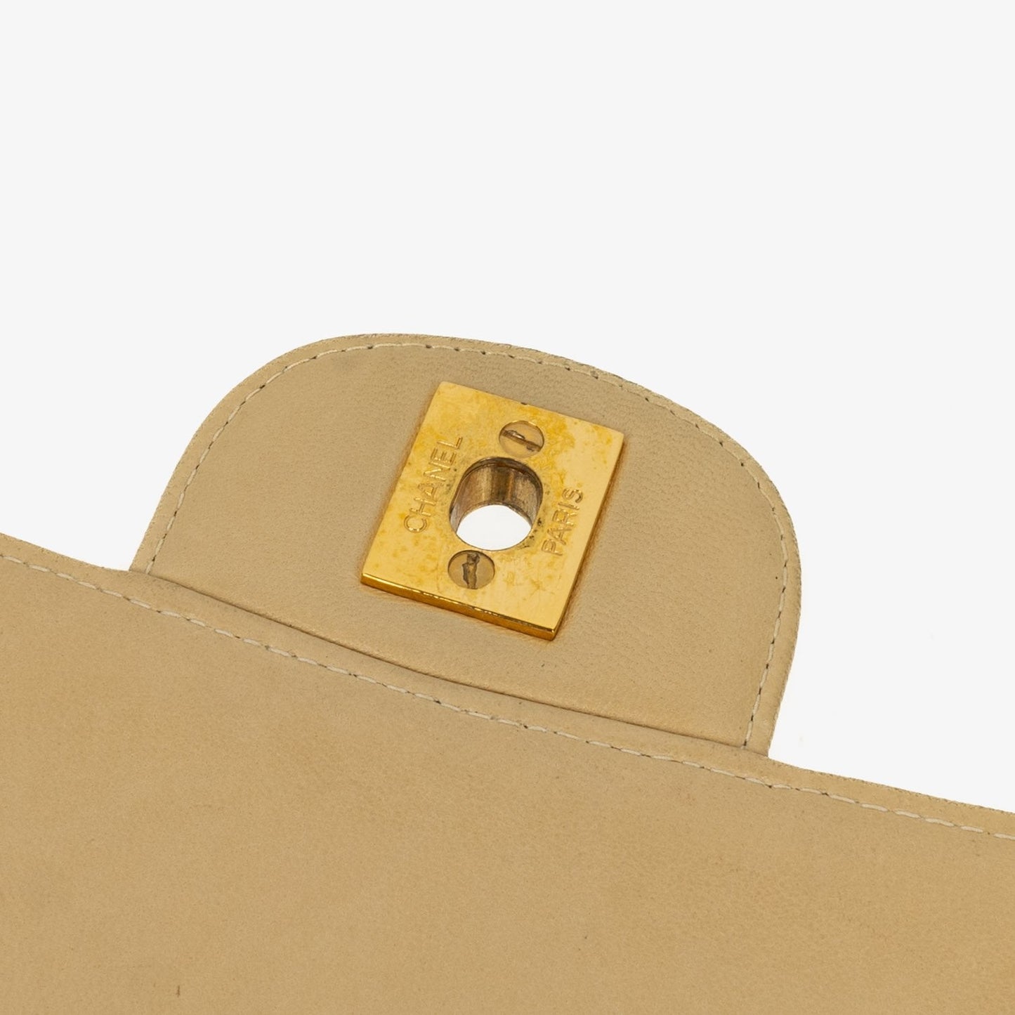 Chanel Small Double-Sided Flap Tasche aus beigem gestepptem Lammleder mit 24K vergoldeter Hardware