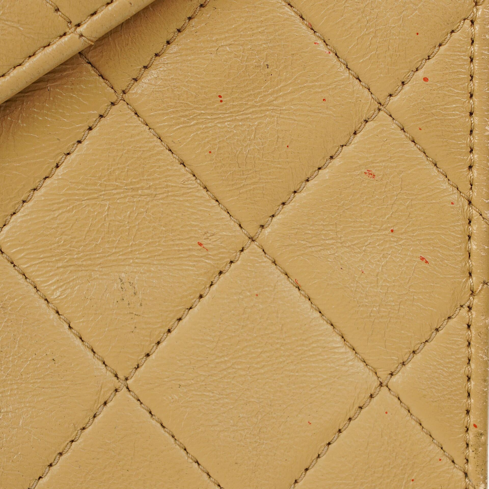 Chanel Small Envelope Maxi CC Logo Flap Bag aus beigem gestepptem Lammleder mit 24K vergoldeter Hardware