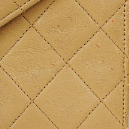 Chanel Small Envelope Maxi CC Logo Flap Bag aus beigem gestepptem Lammleder mit 24K vergoldeter Hardware