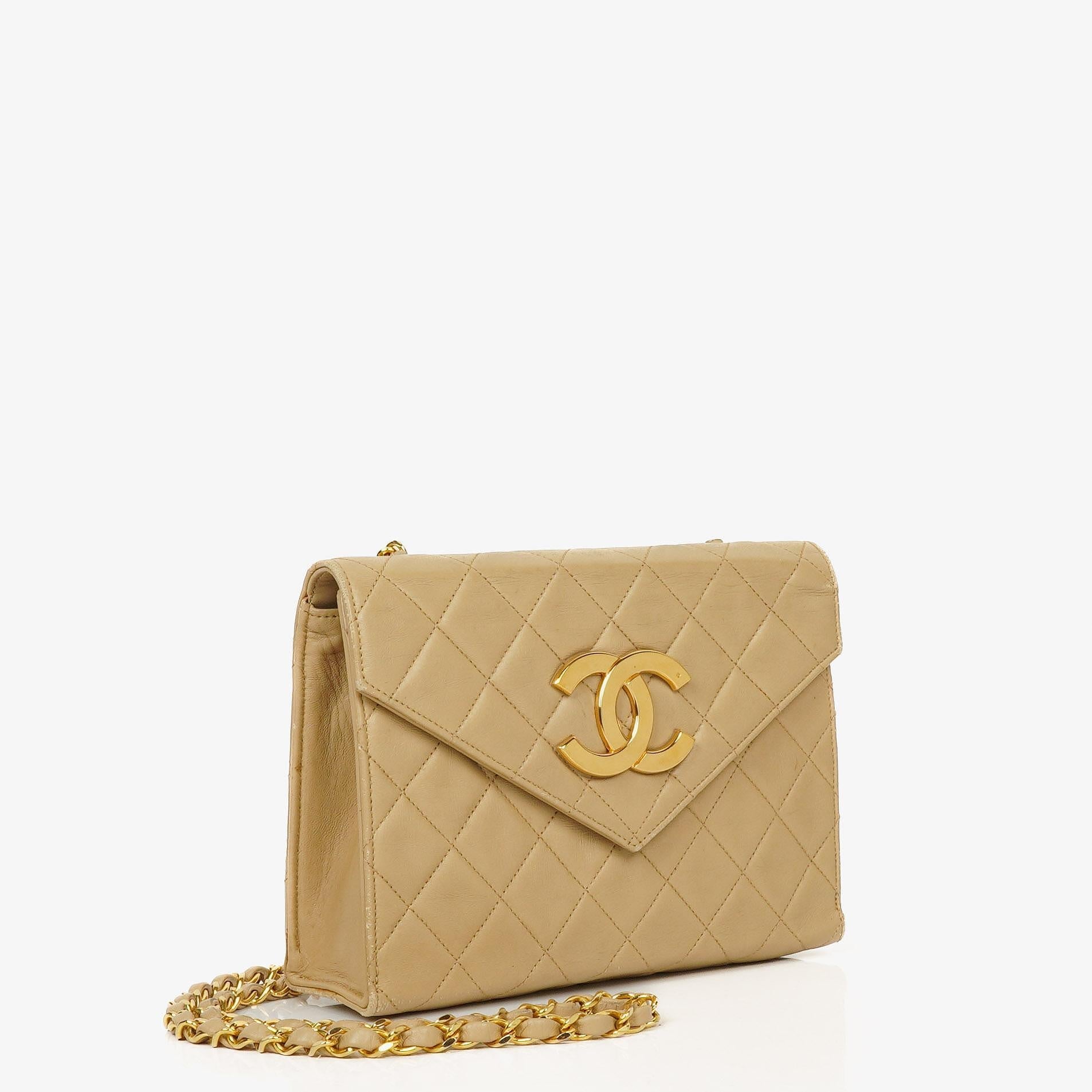 Chanel Small Envelope Maxi CC Logo Flap Bag aus beigem gestepptem Lammleder mit 24K vergoldeter Hardware