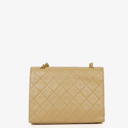 Chanel Small Envelope Maxi CC Logo Flap Bag aus beigem gestepptem Lammleder mit 24K vergoldeter Hardware