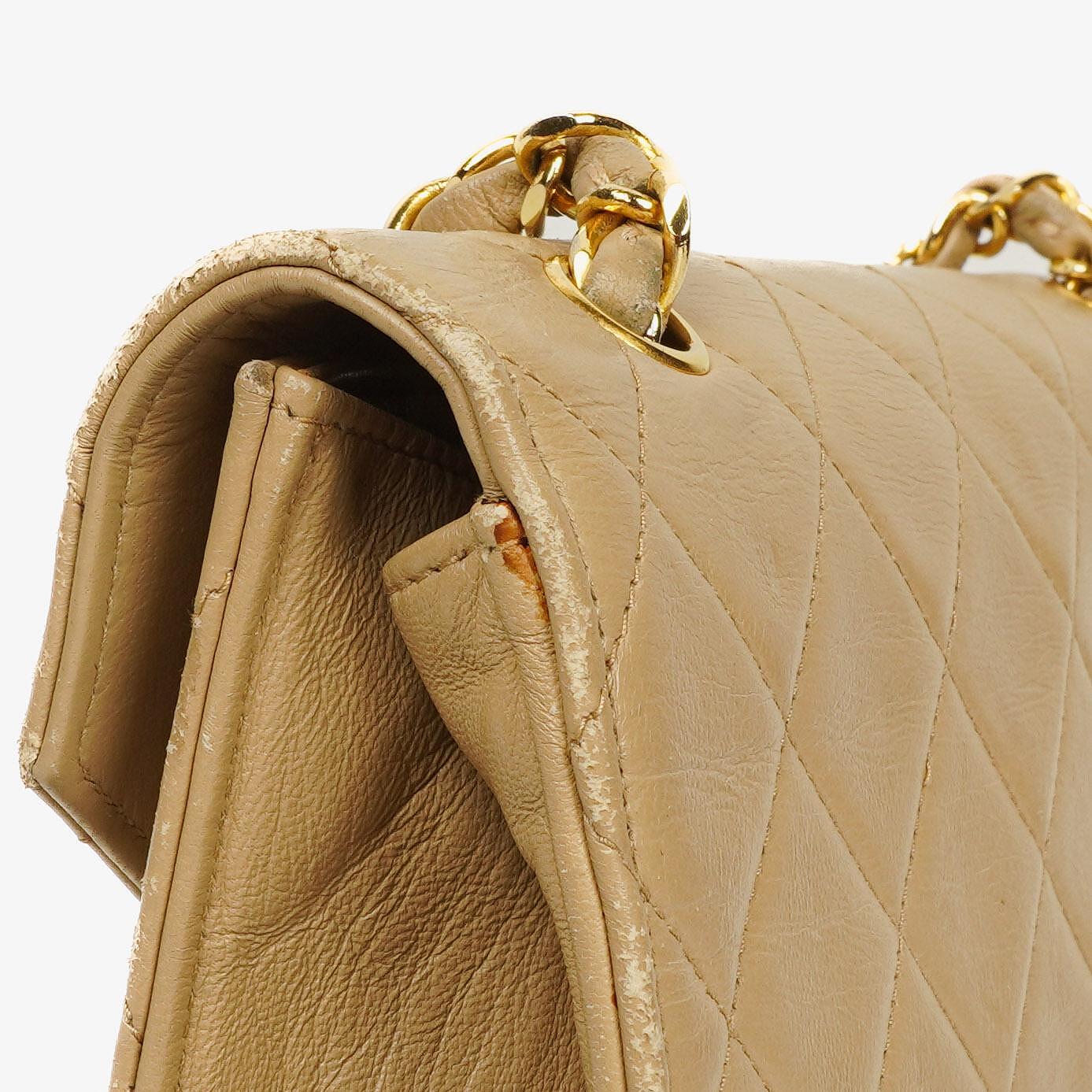 Chanel Small Envelope Maxi CC Logo Flap Bag aus beigem gestepptem Lammleder mit 24K vergoldeter Hardware