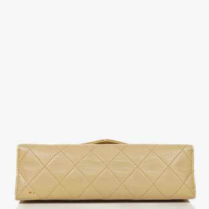 Chanel Small Envelope Maxi CC Logo Flap Bag aus beigem gestepptem Lammleder mit 24K vergoldeter Hardware