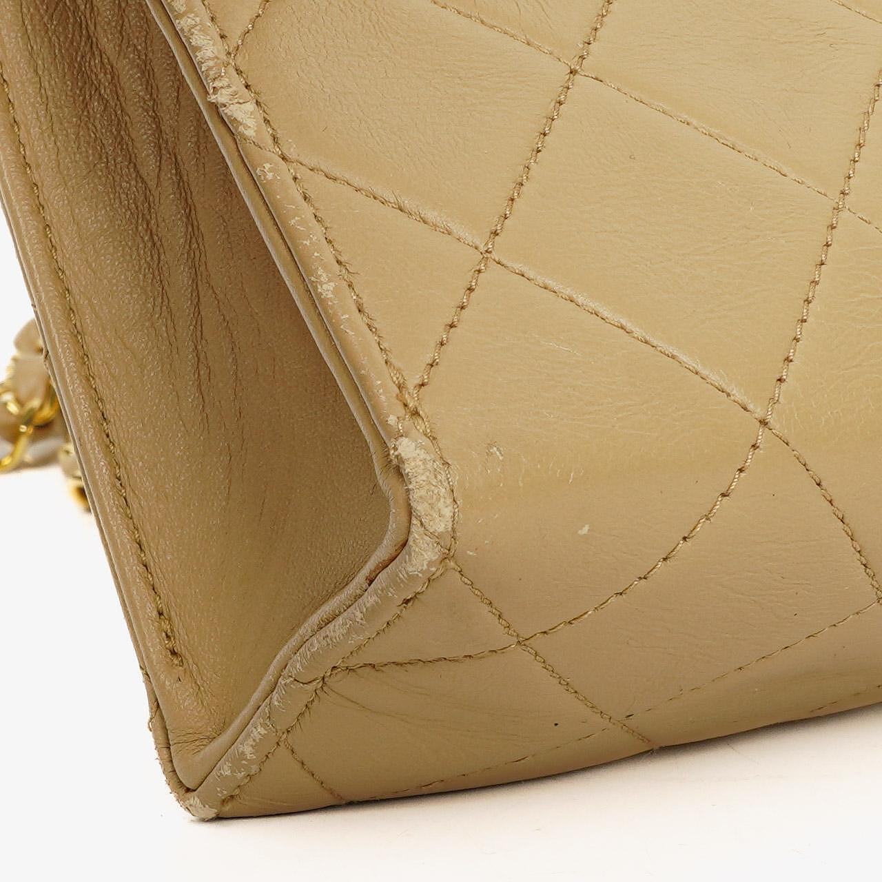 Chanel Small Envelope Maxi CC Logo Flap Bag aus beigem gestepptem Lammleder mit 24K vergoldeter Hardware
